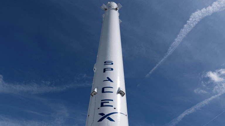 SpaceX réussit son 13ᵉ vol Starship, mais l'action SPCX reste stable sous son prix d'introduction